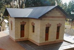 Nádraží z pískovce 50 08